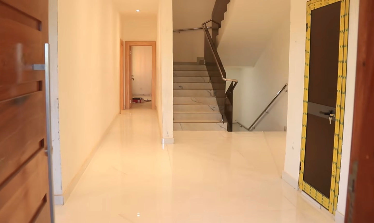 Villa 7 chambres avec piscine et jardin en vente à Kégué – 300 millions FCFA