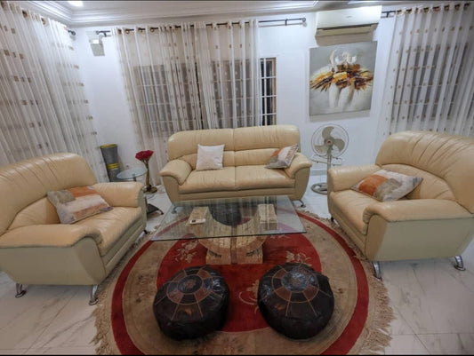 À LOUER – VILLA MEUBLÉE DUPLEX DE 5 PIÈCES À FOREVER – 900 000 F CFA/MOIS