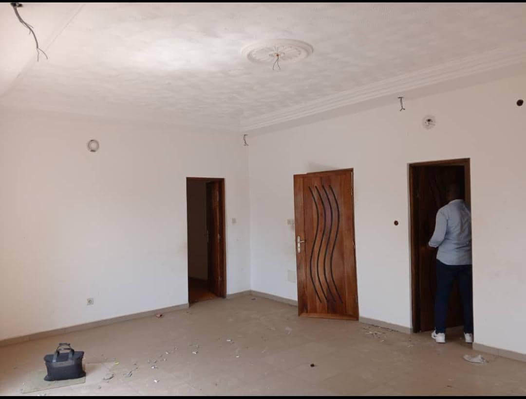 VILLA 7 PIÈCES À VENDRE À BAGUIDA – 1 LOT | TITRE FONCIER