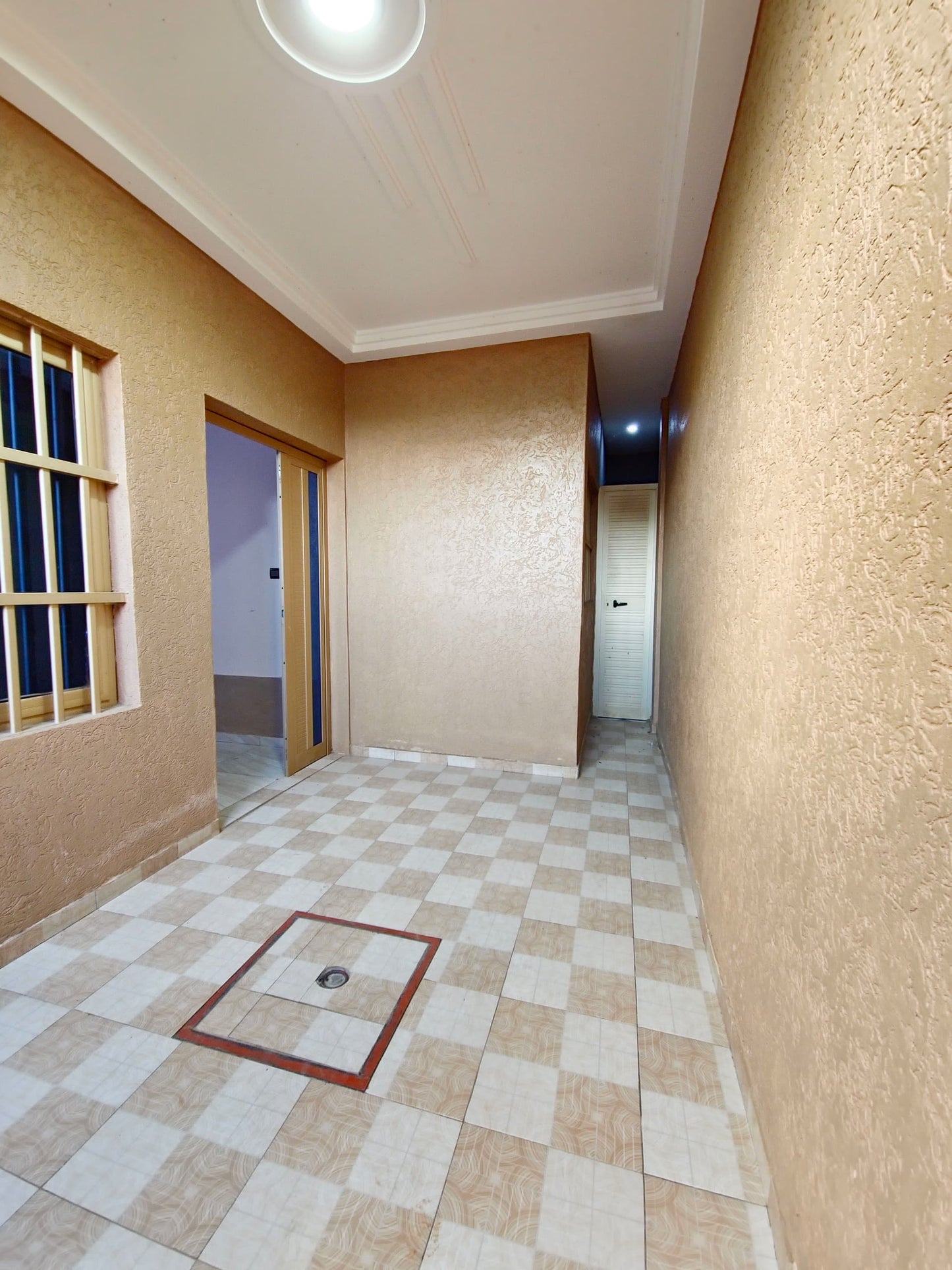 IMMEUBLE DE 16 PIÈCES À VENDRE À AGOÈ LOGOPÉ