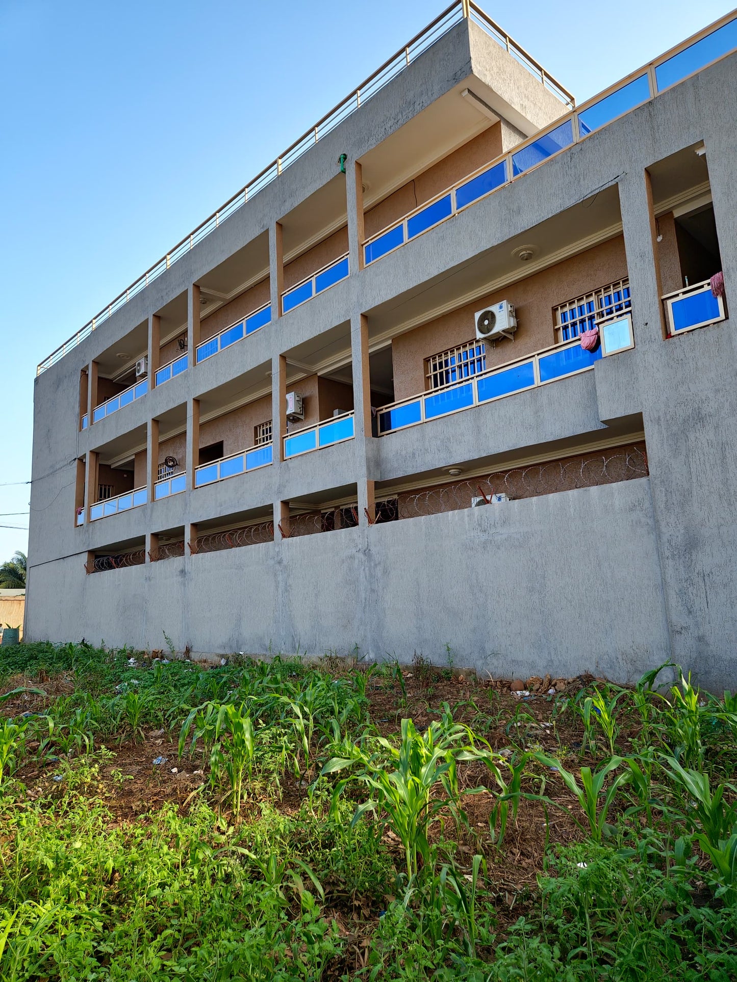 IMMEUBLE DE 16 PIÈCES À VENDRE À AGOÈ LOGOPÉ