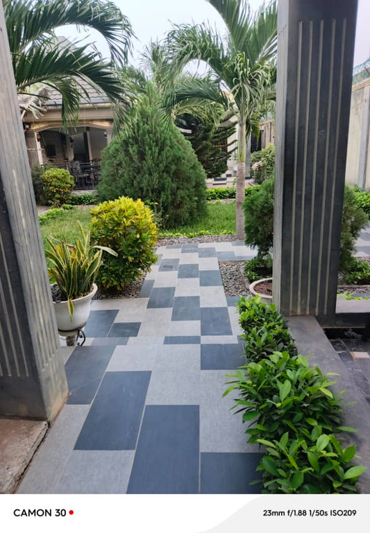 VILLA 2 PIÈCES À VENDRE À ADIDOGOMÉ LOGOTÉ – 1/2 LOT | TITRE FONCIER