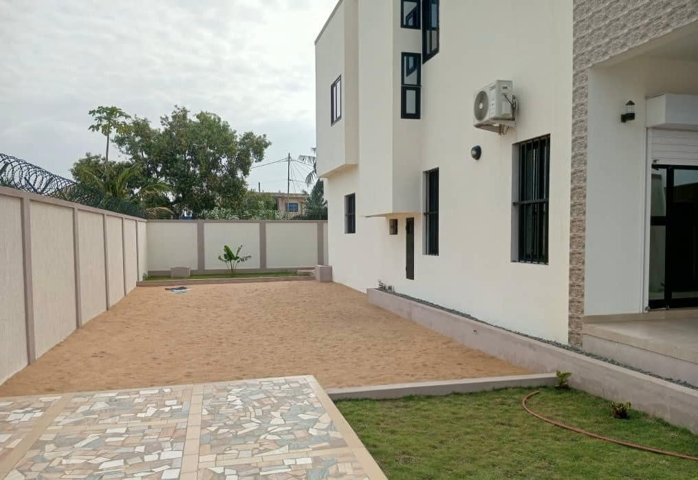 UNE VILLA 9 PIÈCES À LOUER À  LOMÉ - ABLOGAMÉ