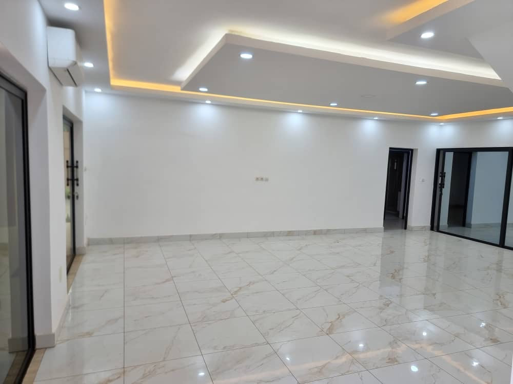 VILLA 7 PIÈCES À LOUER À ADIDOGOMÉ AMADAHOMÉ – 700.000 FCFA