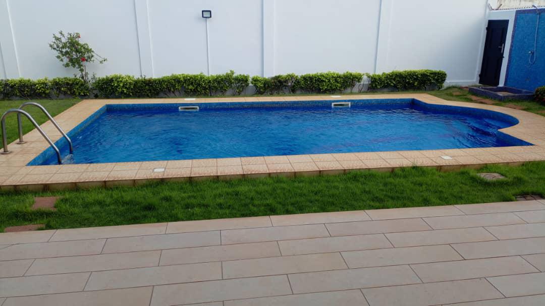 À LOUER – Villa 6 pièces avec piscine à Hedzranawoé Tigamé | 1,5 million FCFA/mois
