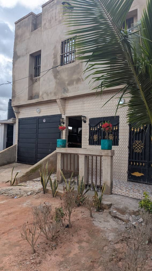 LOMÉ - ZANGUÉRA – VILLA DUPLEX 6 PIÈCES À VENDRE