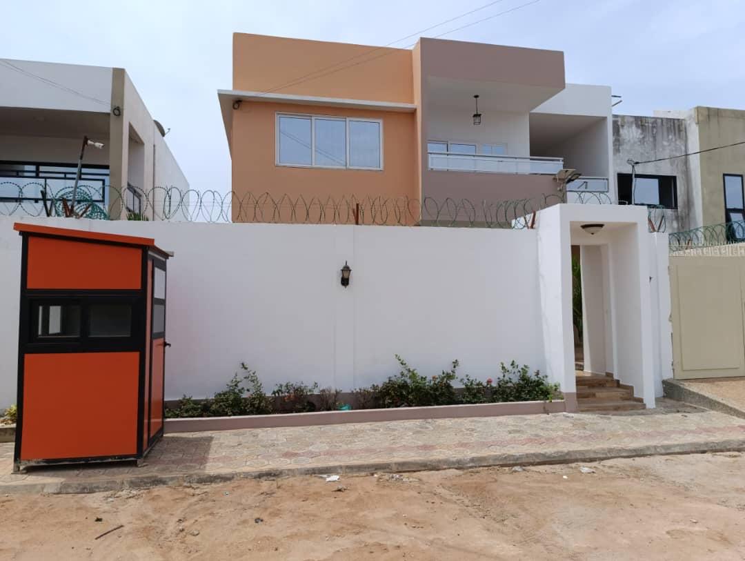 VILLA DE 8 PIÈCES À VENDRE À AGOE LEGBASSITO ATIOMÉ – 85 MILLIONS FCFA