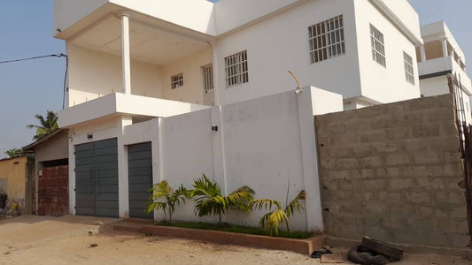 VILLA 6 PIÈCES AVEC PISCINE À VENDRE À DJIDJOLÉ – 600m²
