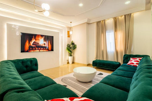 À LOUER – Appartement meublé 2 pièces à Baguida, au bord de la Nationale N°2 | Wi-Fi, Canal+, sécurité | 400.000 FCFA/mois