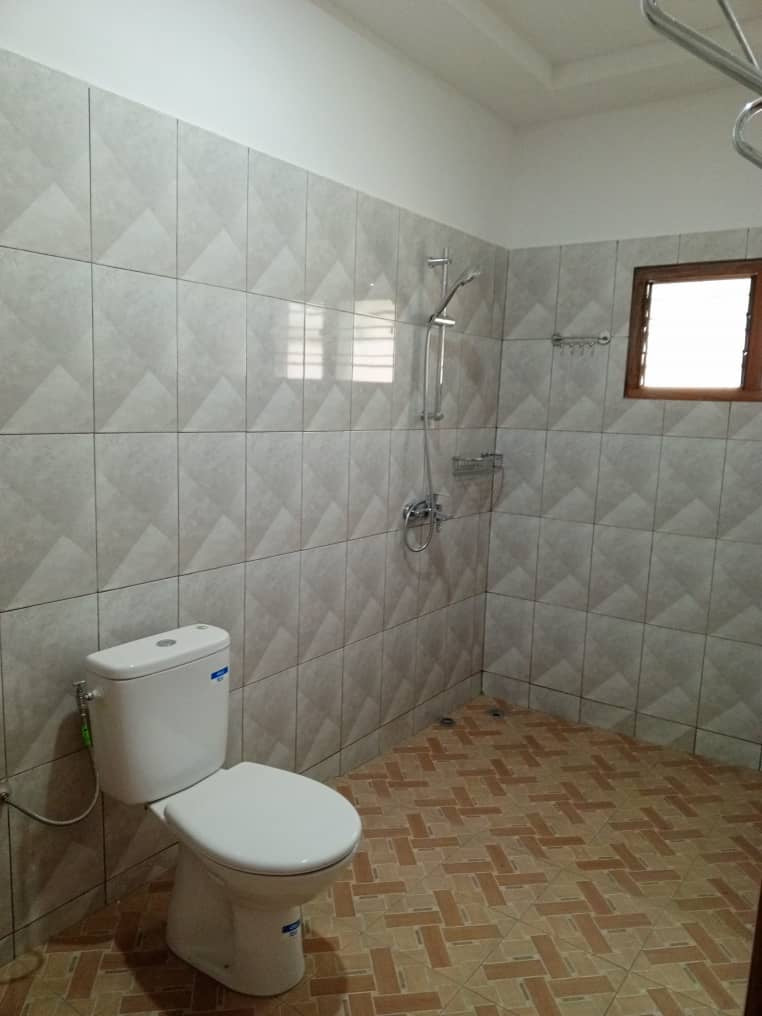 UNE VILLA À VENDRE À ADIDOGOMÉ WOGNOME À 250M DU GOUDRON - 3 CHAMBRES, 1 SALON, GARAGE