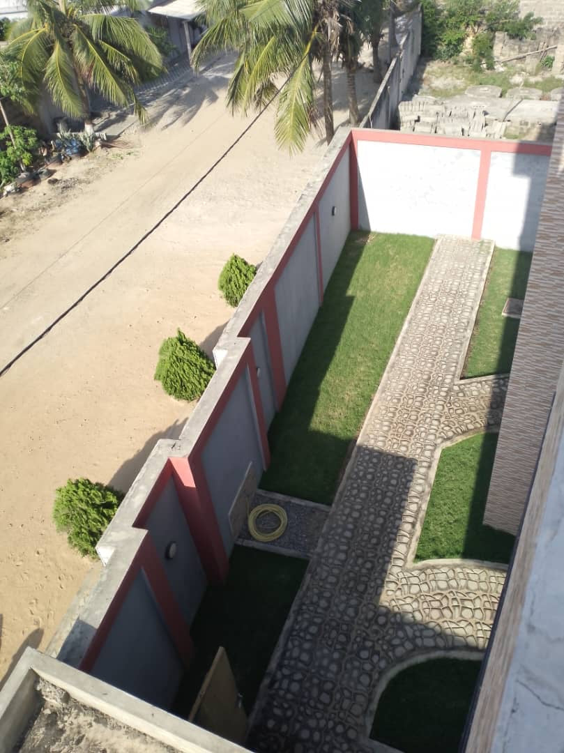 VILLA 9 PIÈCES À VENDRE À KPOGAN AGBETIKO – TITRE FONCIER