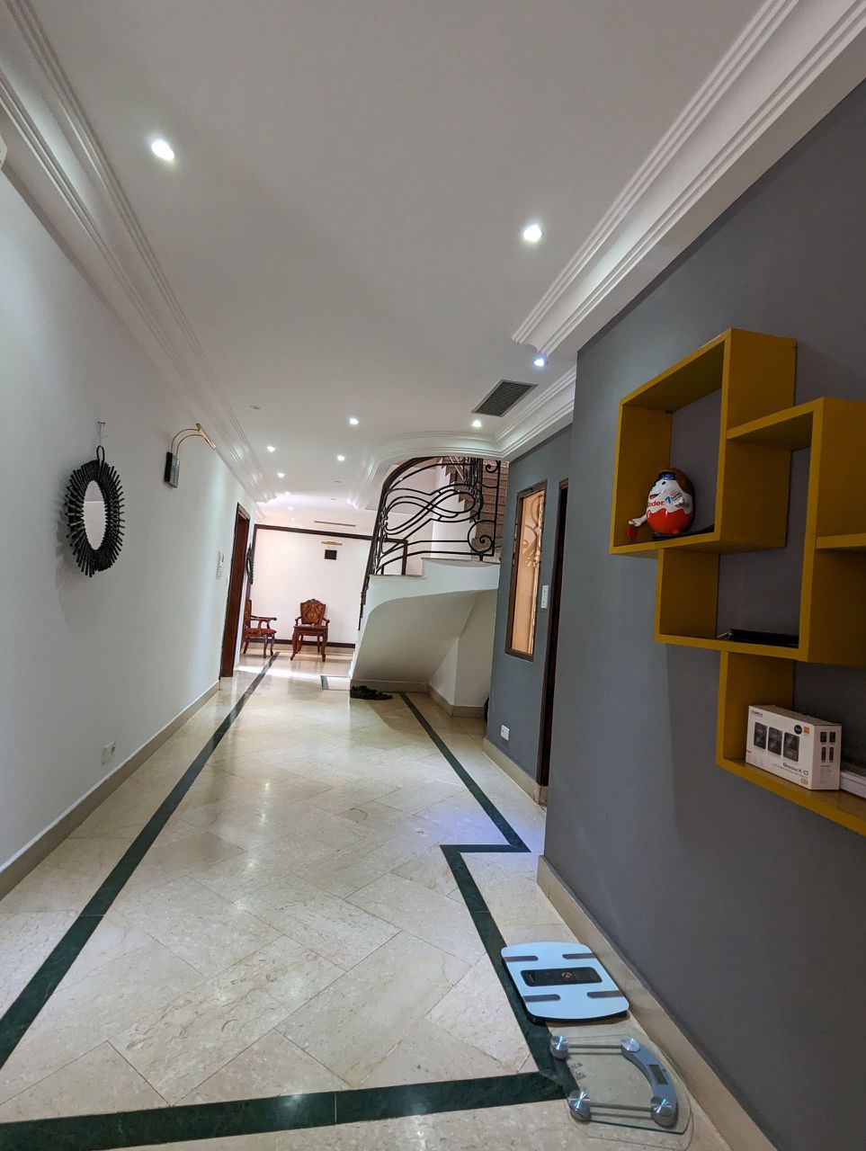 À LOUER : MAISON DE 12 CHAMBRES AVEC PISCINE À DJIDJOLÉ – 2.500.000F/MOIS