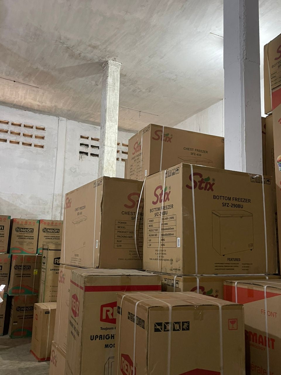 GRAND ENTREPOT À VENDRE À COLOMBE DE LA PAIX – LOMÉ CENTRE – 600 M² – BORDURE DE ROUTE – TITRE FONCIER DISPONIBLE