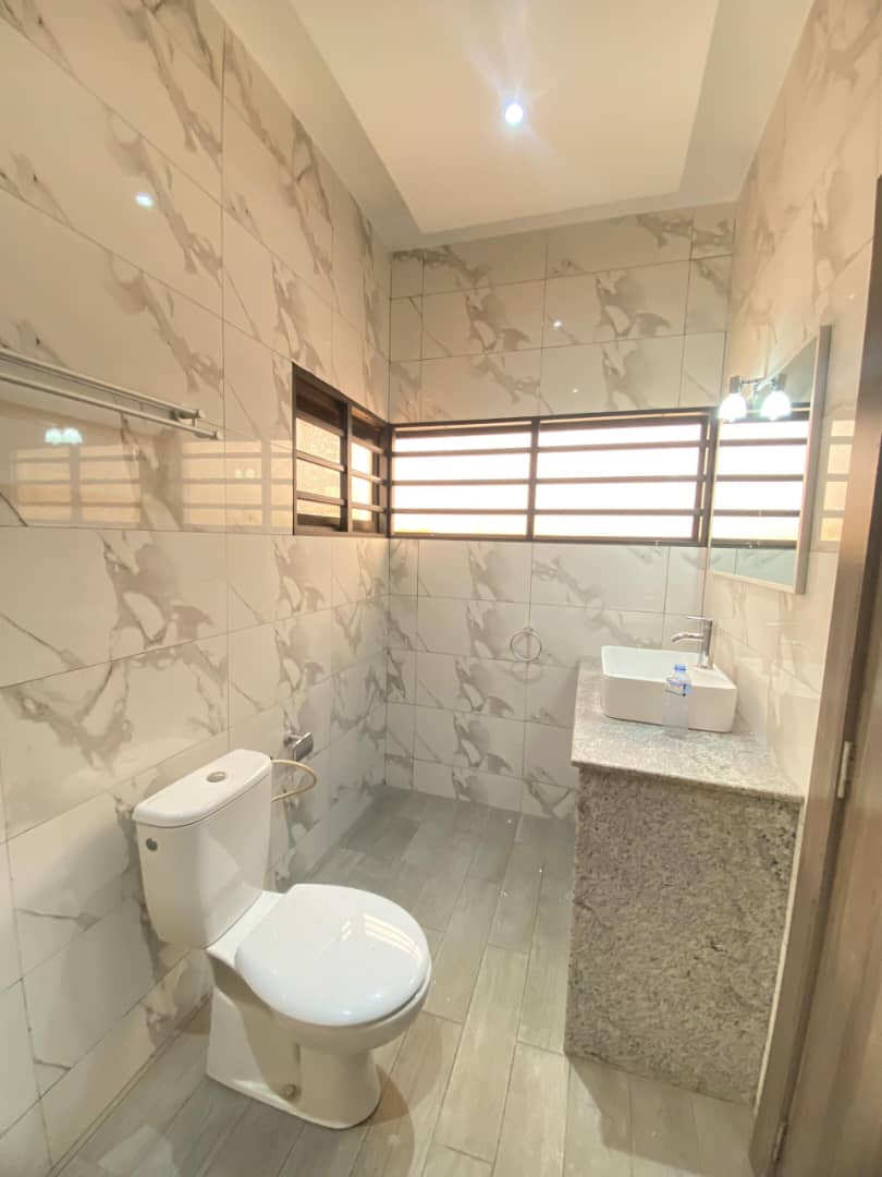 VILLA 5 PIÈCES DUPLEX AVEC JARDIN À LOUER À LOMÉ – KÉGUÉ | 900.000F