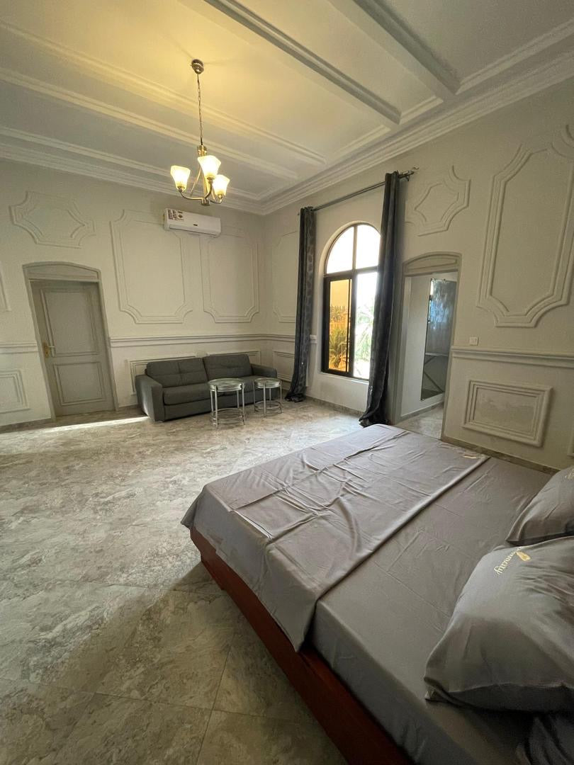 À LOUER – APPARTEMENT MEUBLÉ DE 3 PIÈCES | AVÉDJI DIASPORA | 500.000 F/MOIS