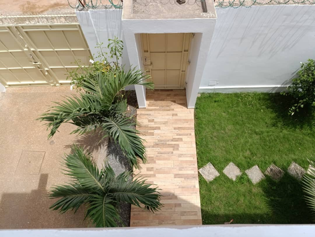 VILLA DE 8 PIÈCES À VENDRE À AGOE LEGBASSITO ATIOMÉ – 85 MILLIONS FCFA