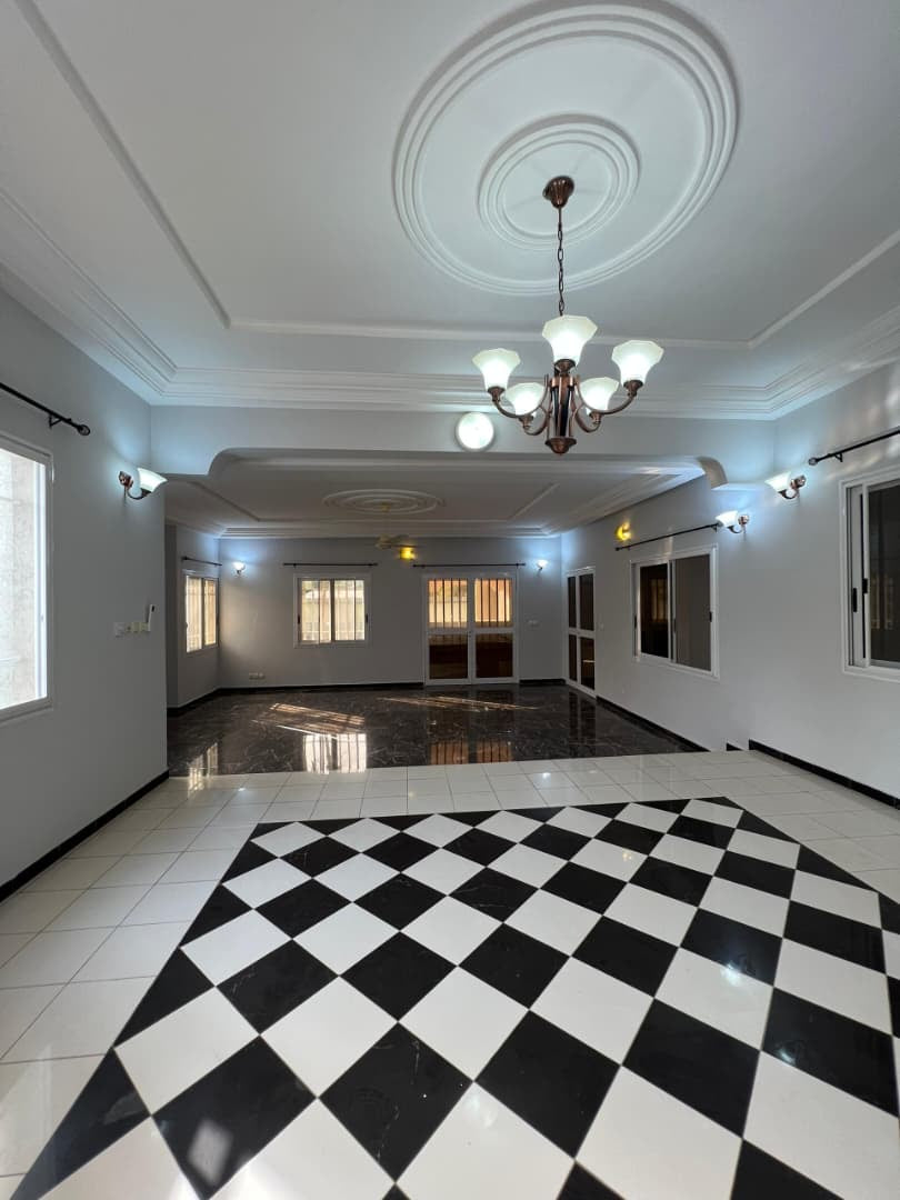 Villa 5 chambres en vente à Avenou – 365 millions FCFA