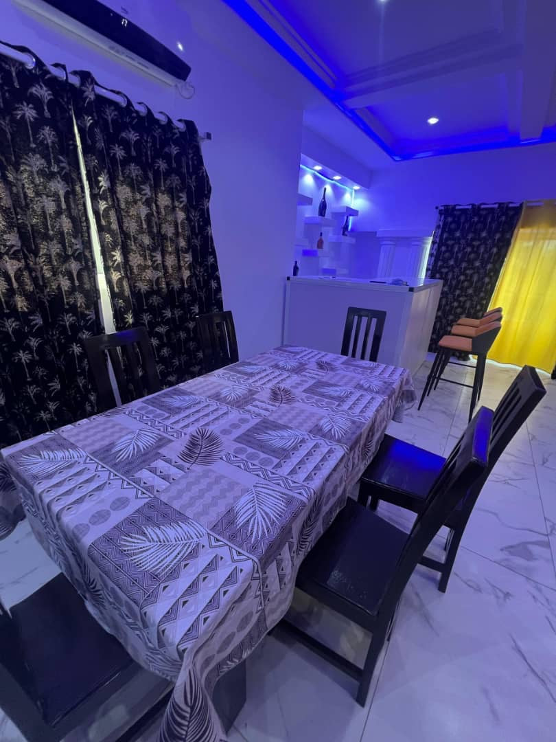 VILLA DUPLEX 5 CHAMBRES À VENDRE À DAGUÉ (200m DU GOUDRON)