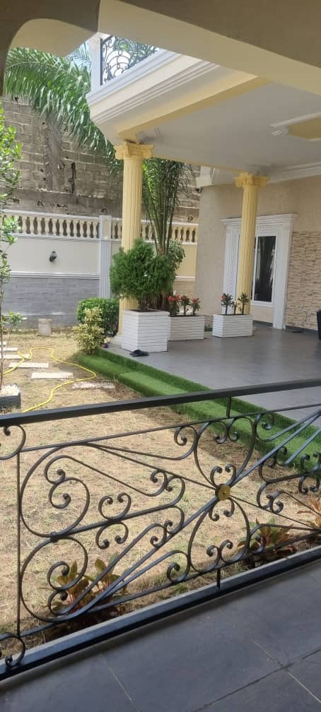 MAGNIFIQUE VILLA À VENDRE À BAGUIDA - 8 PIÈCES