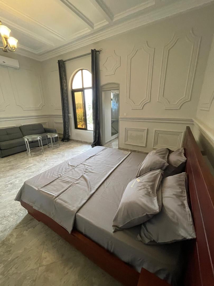 À LOUER – APPARTEMENT MEUBLÉ DE 3 PIÈCES | AVÉDJI DIASPORA | 500.000 F/MOIS