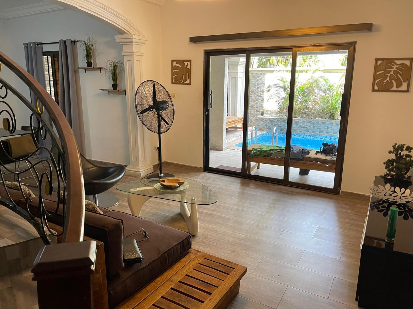 À LOUER – MAISON MEUBLÉE AVEC PISCINE DE 5 PIÈCES À AVÉPOZO – 35.000F/JOUR OU 1.000.000F/MOIS