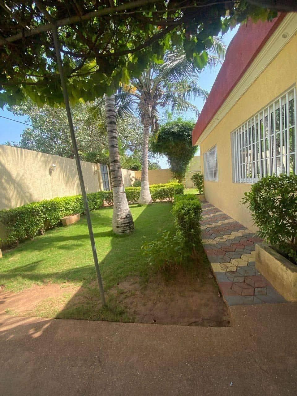 VILLA 4 PIÈCES AVEC PISCINE À LOUER – RÉSIDENCE DE LA CAISSE