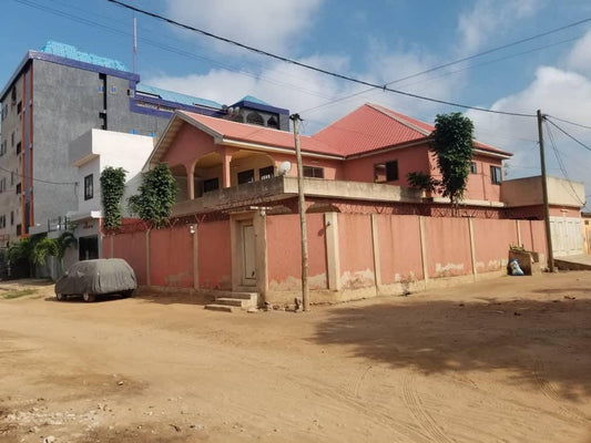 VILLA DUPLEX 8 PIÈCES À VENDRE À HEDZRANAWOÉ – 352 m² | TITRE FONCIER GLOBAL