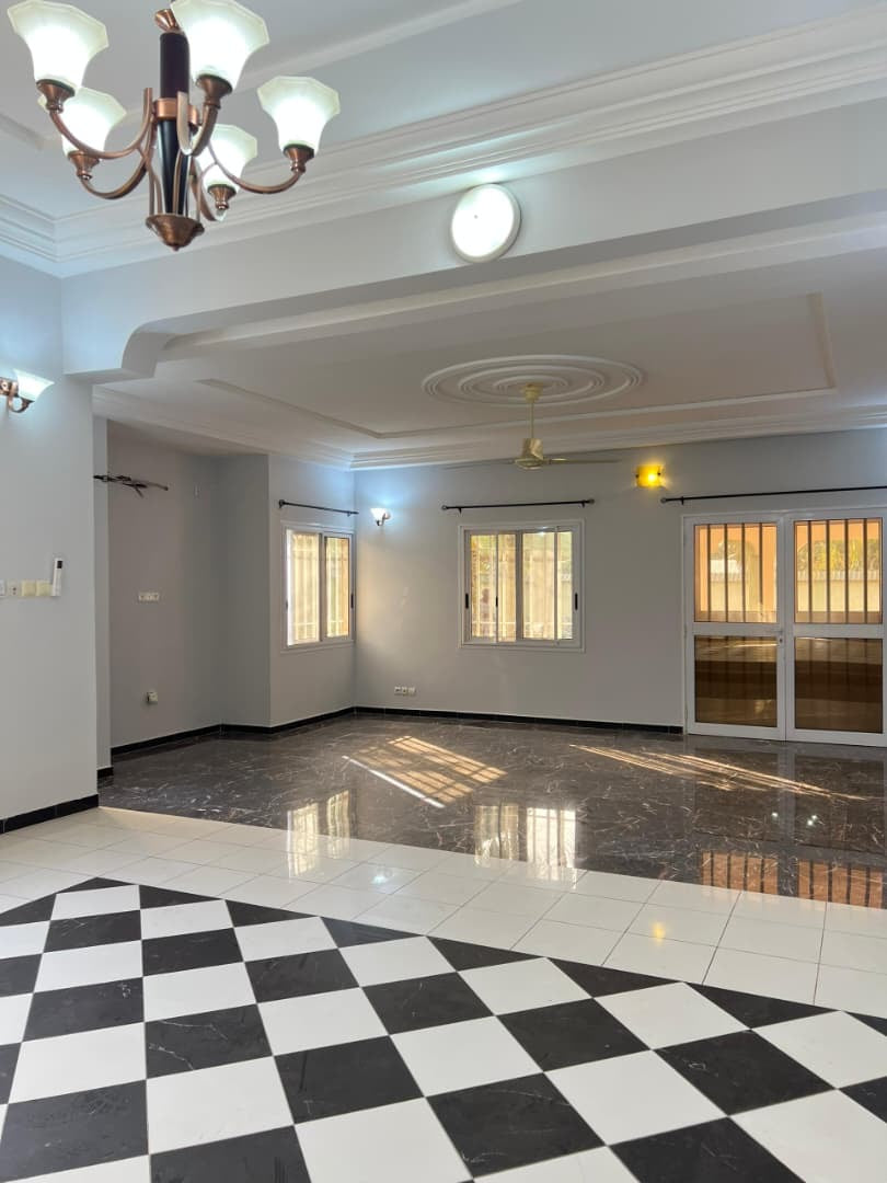 Villa 5 chambres en vente à Avenou – 365 millions FCFA