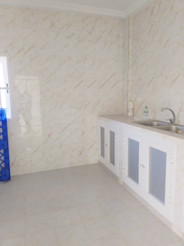 UN IMMEUBLE 7 PIÈCES À VENDRE À BAGUIDA À 70M DU GOUDRON