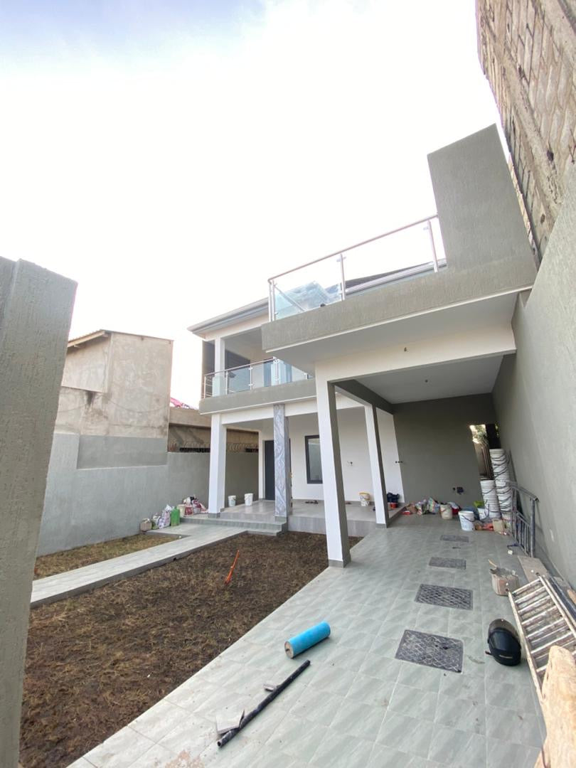 Villa 5 chambres en vente à Adidogomé Sagbado-Logoté – 90 millions FCFA