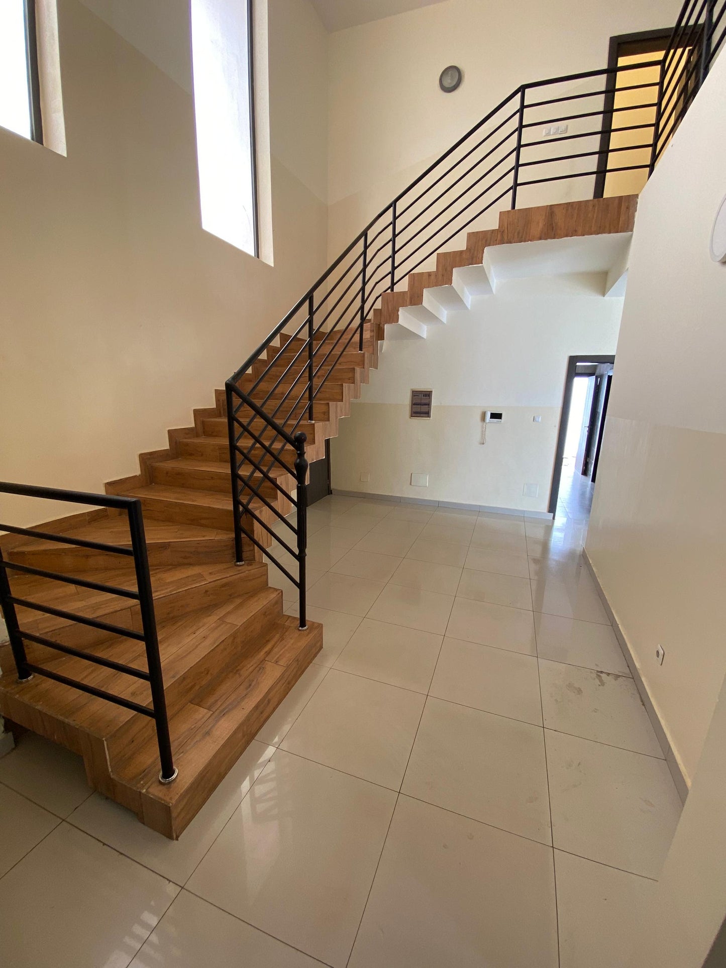 VILLA DUPLEX 5 CHAMBRES À LOUER À TOTSI 2N