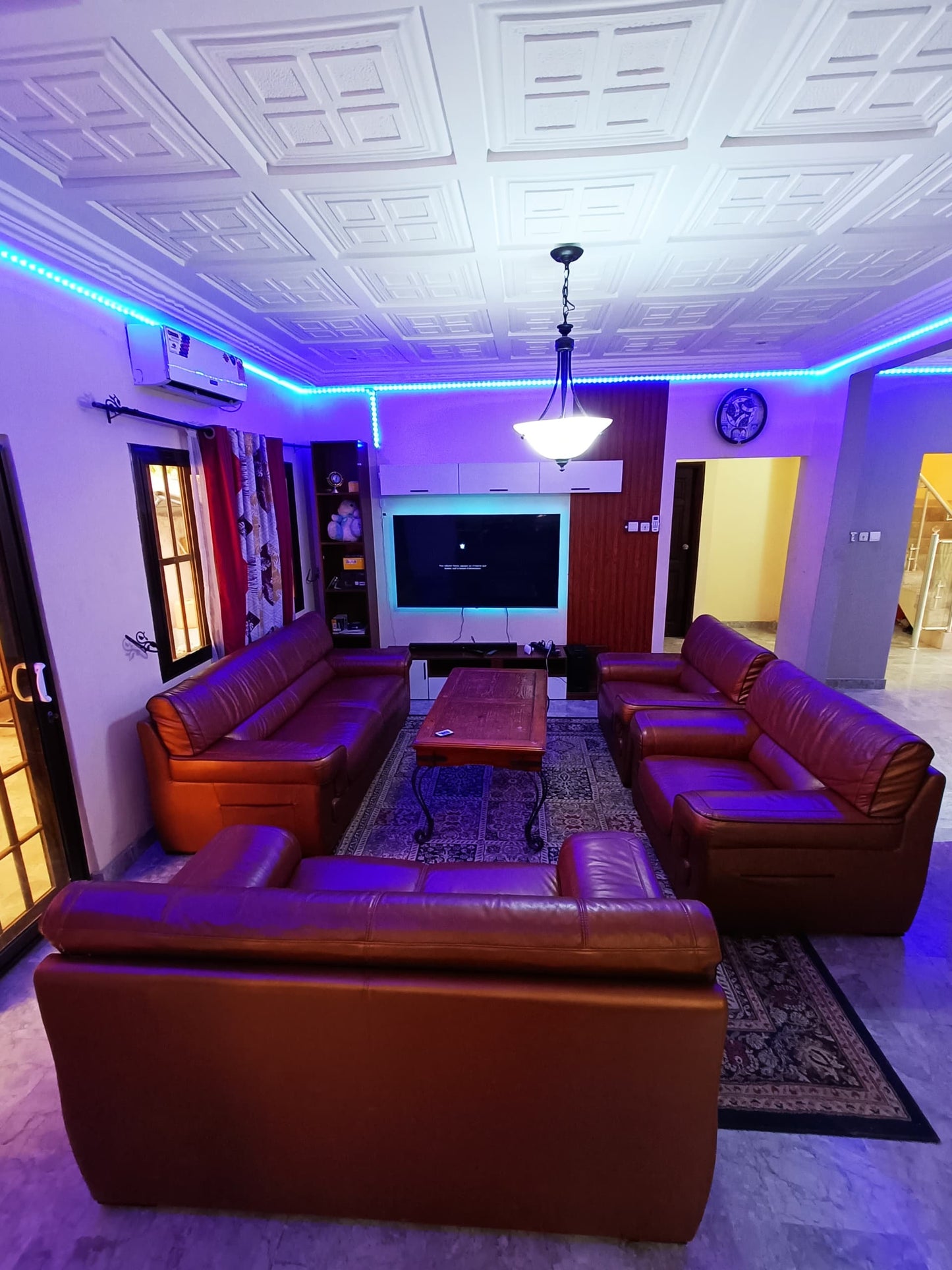 À LOUER – VILLA MEUBLÉE 6 PIÈCES (5 CHAMBRES, 1 SALON) EN MARBRE À ADIDOGOMÉ APÉDOKOÈ GBOMAMÉ