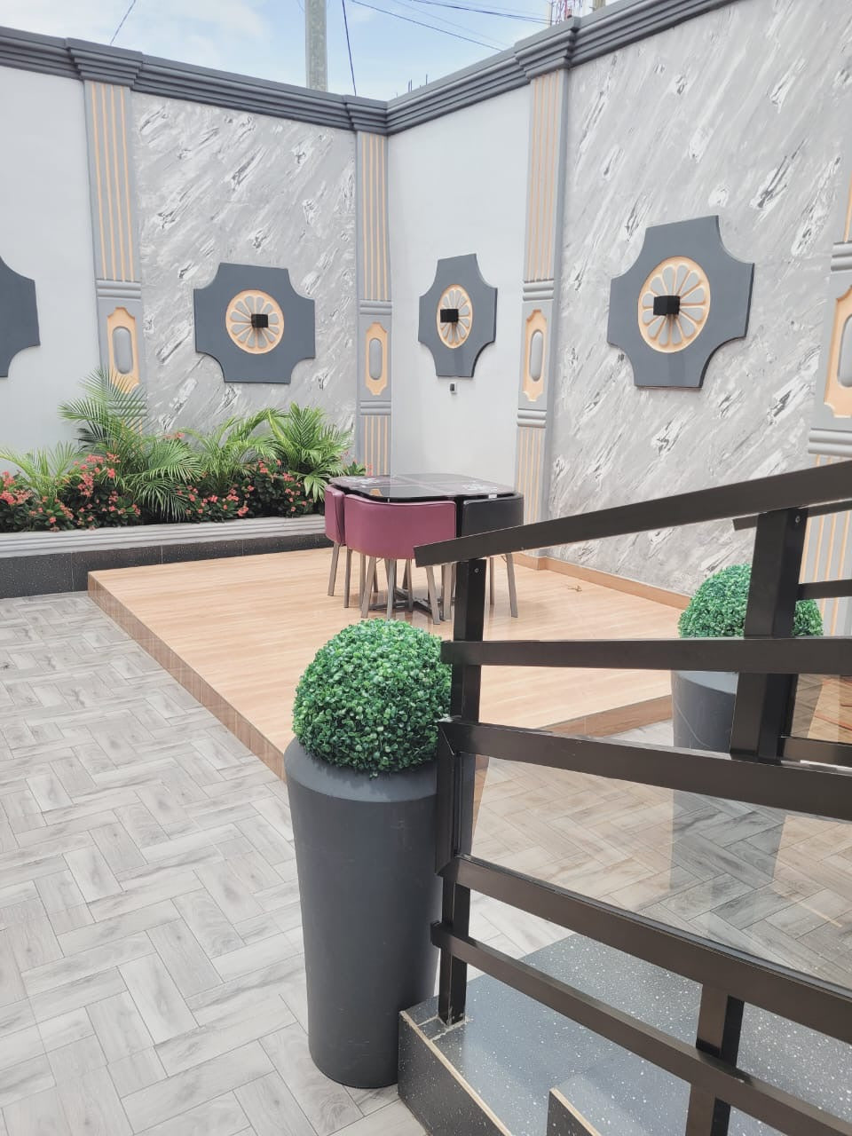 À LOUER : VILLA DUPLEX DE 9 PIÈCES À ADIDOGOMÉ – 700.000F/MOIS