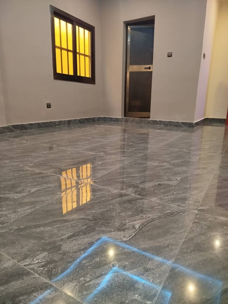 À LOUER : VILLA DUPLEX DE 9 PIÈCES À ADIDOGOMÉ – 700.000F/MOIS
