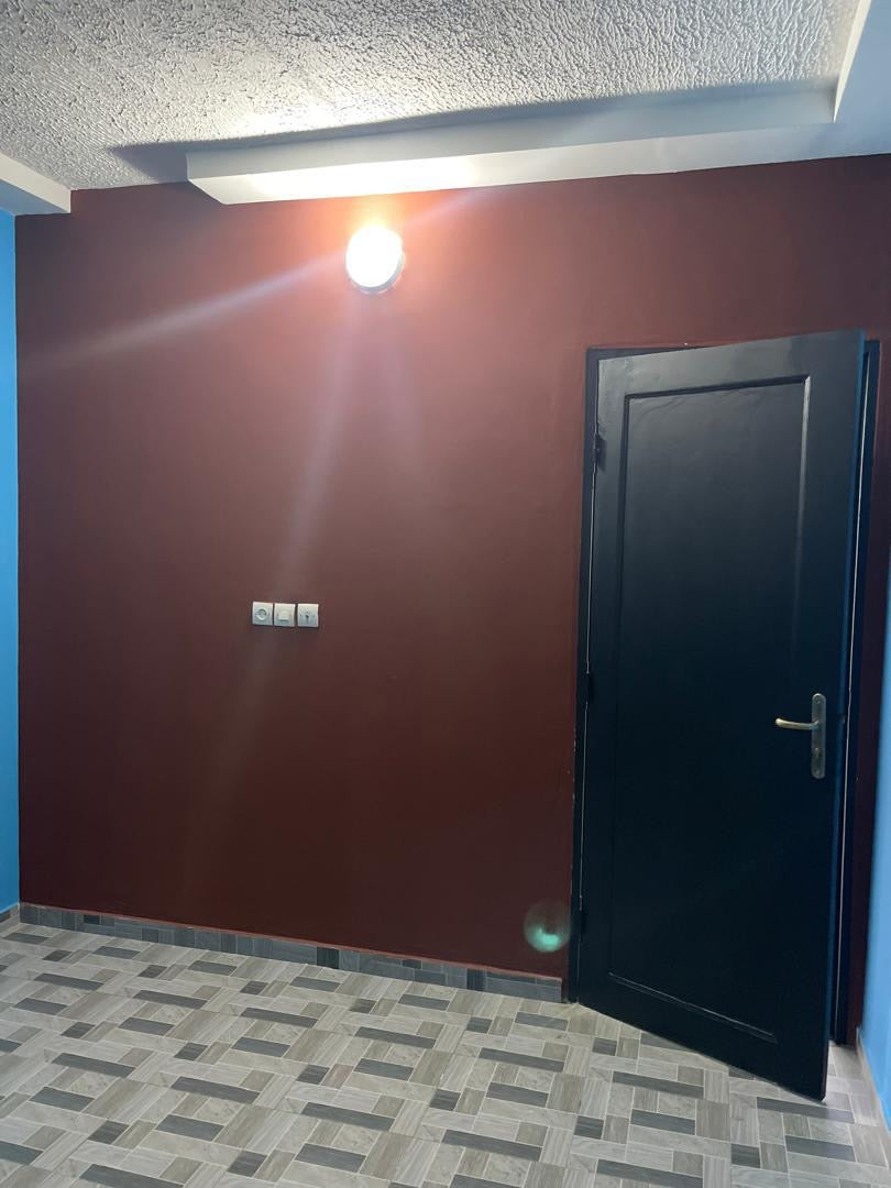 VILLA TRIPLEX DE 6 PIÈCES À VENDRE À AGOÈ BERNA-KOPÉ – 25 MILLIONS FCFA