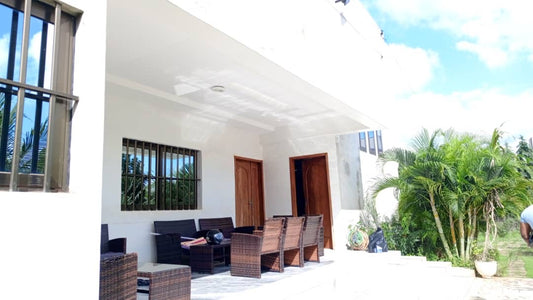 VILLA 7 PIÈCES À VENDRE À LEGBASSITO – 4 LOTS – TITRE FONCIER