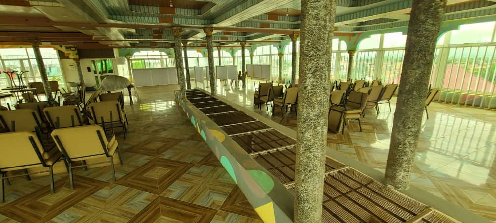 HÔTEL TRIPLEX À VENDRE À AGOÈ SOGBOSSITO – 1 Lot | TITRE FONCIER