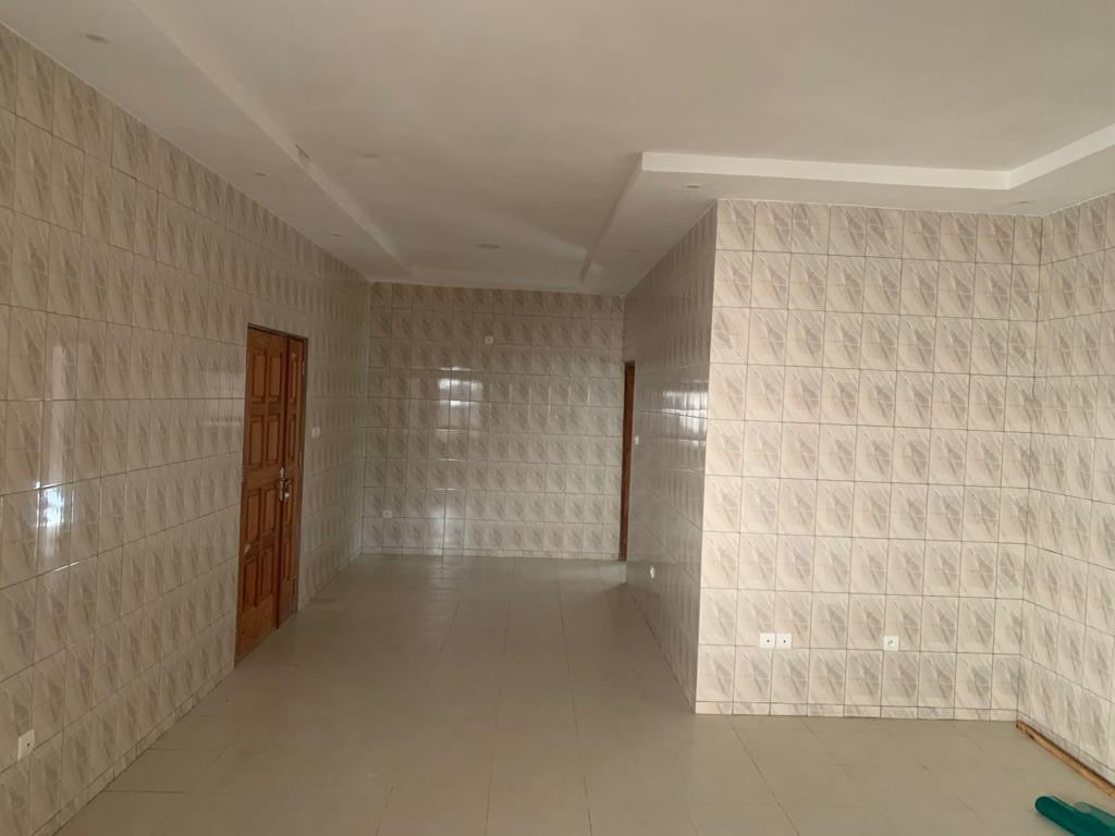 UNE VILLA À VENDRE À ADIDOGOMÉ WOGNOME À 250M DU GOUDRON - 3 CHAMBRES, 1 SALON, GARAGE
