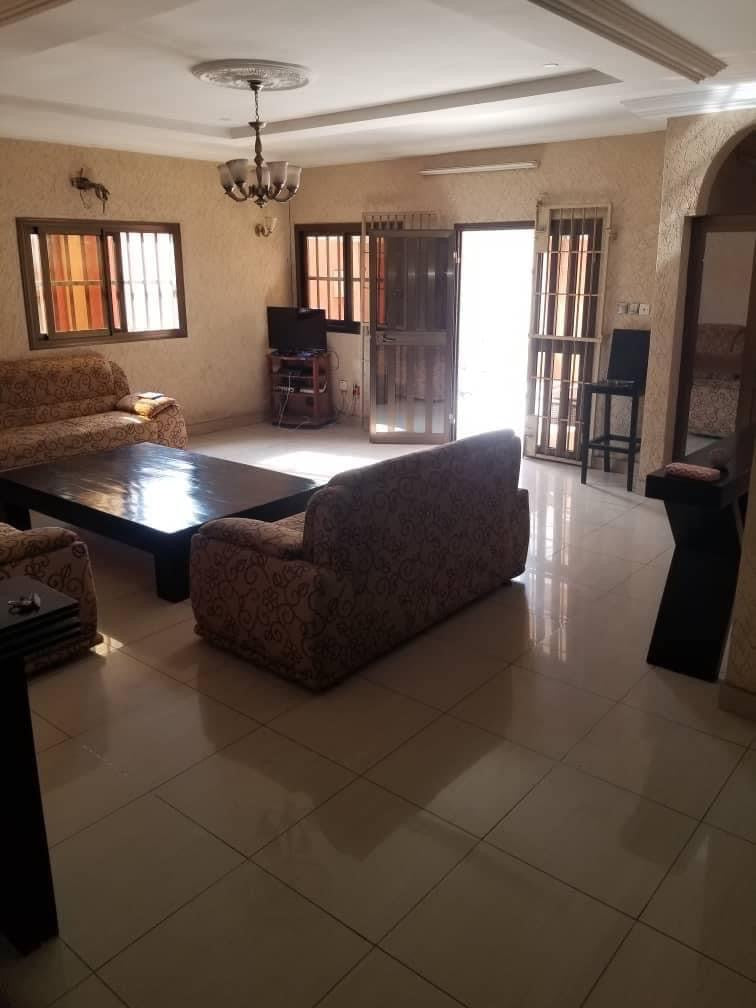 VILLA DUPLEX 8 PIÈCES À VENDRE À HEDZRANAWOÉ – 352 m² | TITRE FONCIER GLOBAL