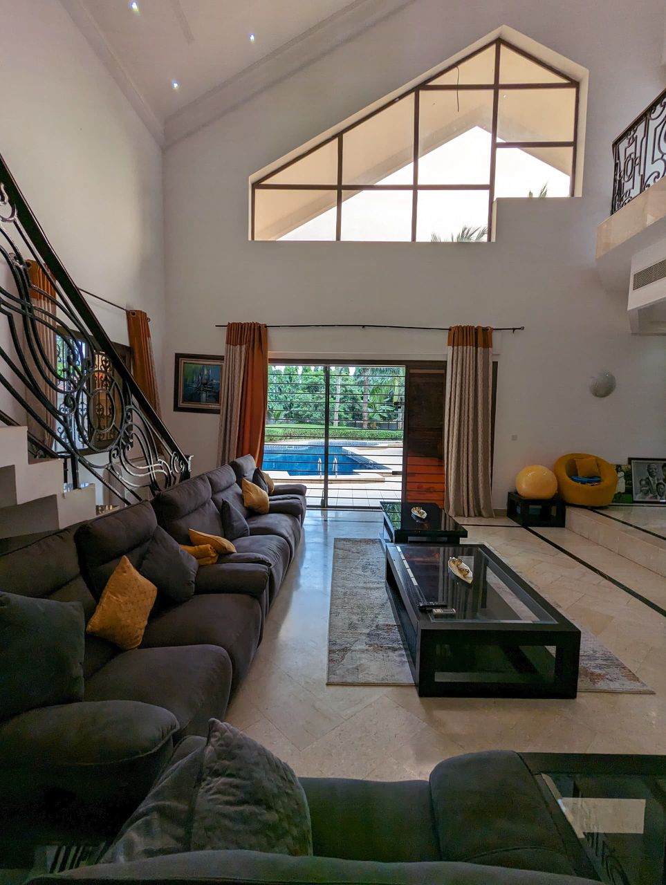 À LOUER : MAISON DE 12 CHAMBRES AVEC PISCINE À DJIDJOLÉ – 2.500.000F/MOIS