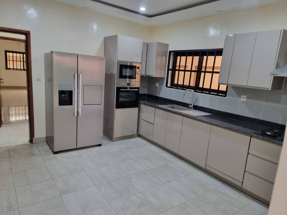 VILLA 7 PIÈCES À LOUER À ADIDOGOMÉ AMADAHOMÉ – 700.000 FCFA