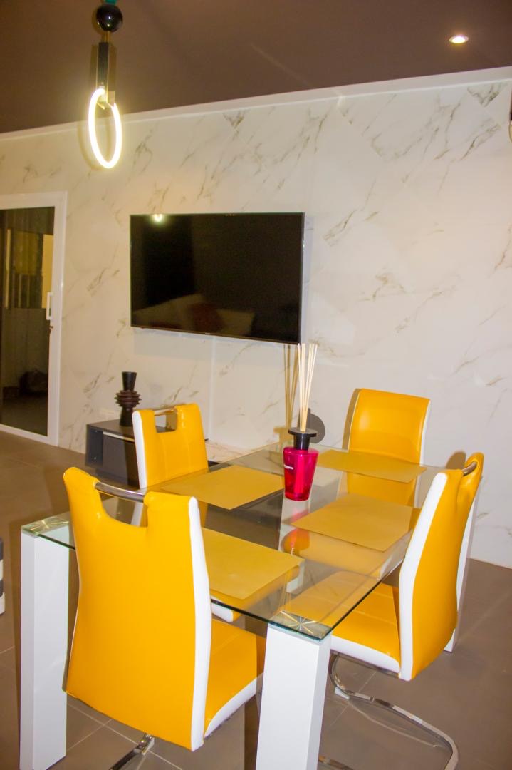 VILLA 7 PIÈCES MEUBLÉE À VENDRE À BAGUIDA – 200 m² | TITRE FONCIER
