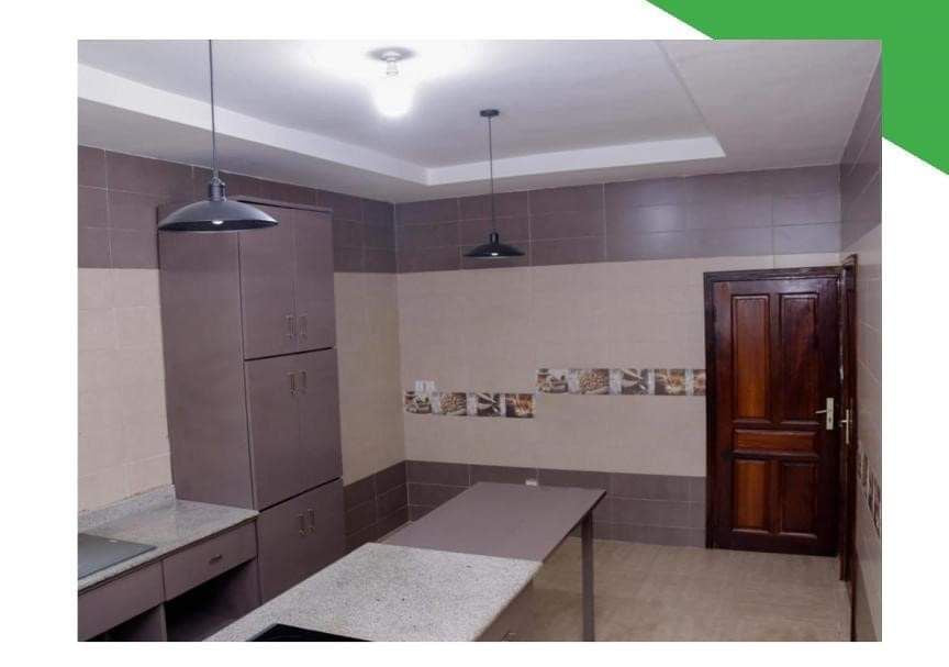 UNE VILLA DE 10 PIÈCES À VENDRE OU À LOUER À NOVISSI - HÉDZRANAWOÉ