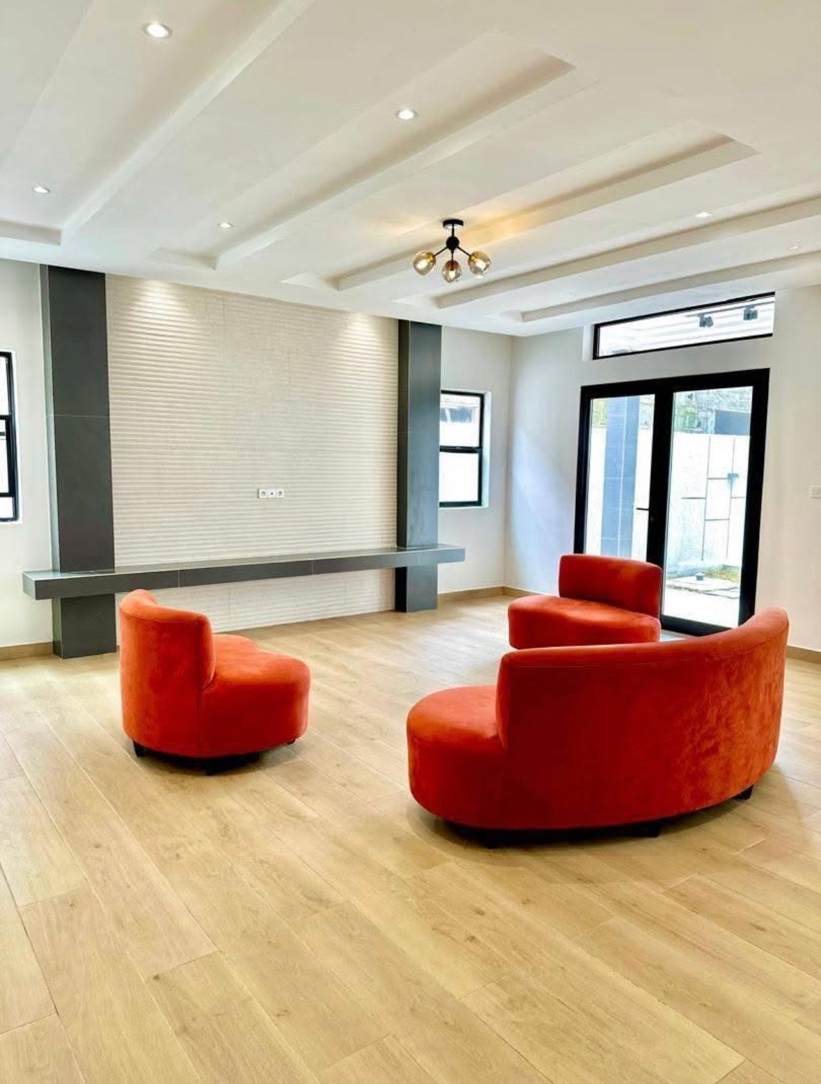 VILLA DUPLEX 5 CHAMBRES À VENDRE À AGBALÉPÉDO (150M DU GOUDRON)