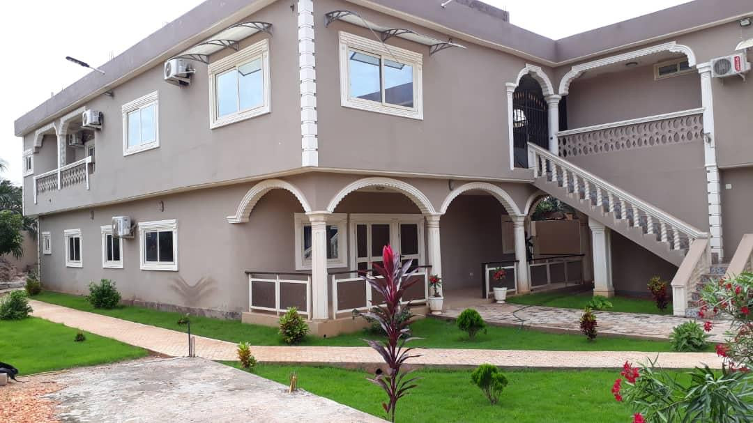 VILLA DUPLEX 6 PIÈCES AVEC PISCINE À VENDRE À DJIDJOLÉ – 600 m² | 03 TAMPONS