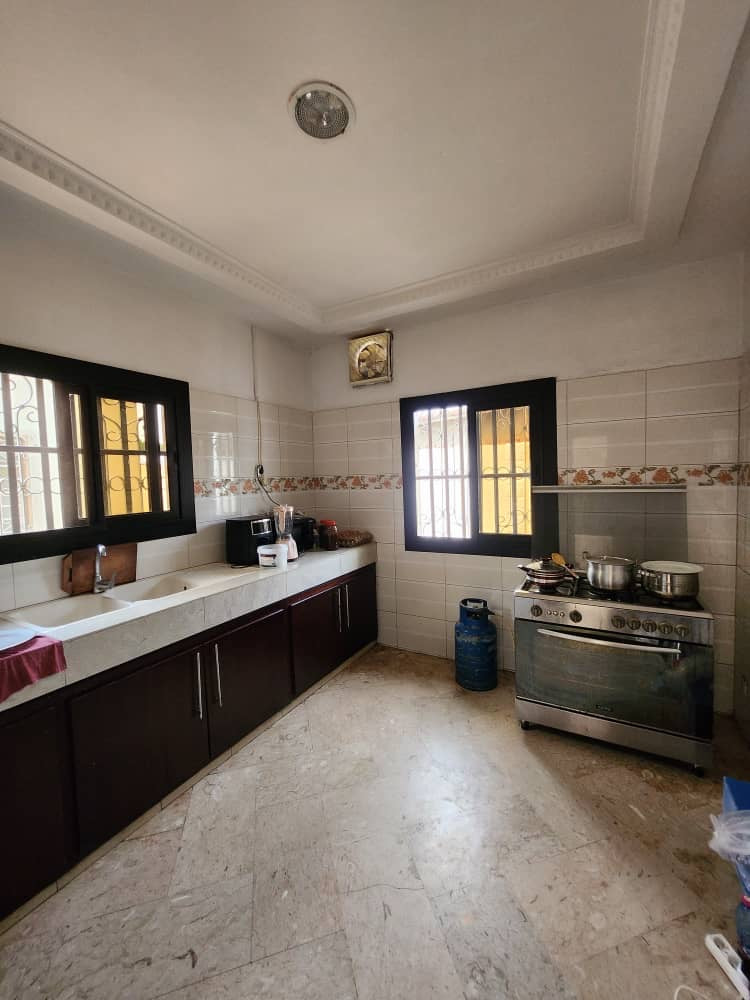 Villa duplex 6 chambres en vente à Novissi – 400 millions FCFA