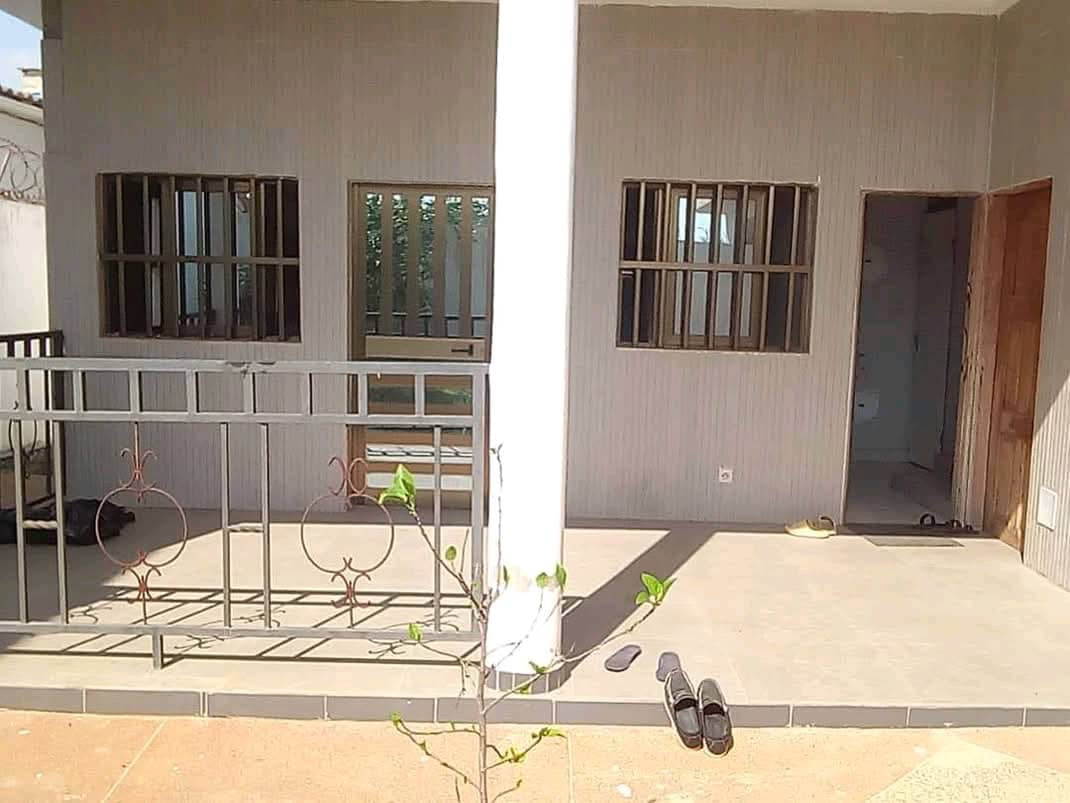 UNE VILLA DE 6 PIÈCES À VENDRE À AVÉPOZO (ÉCOLE LA CRAIE)