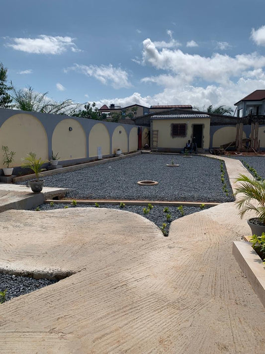 MINI VILLA 2 PIÈCES À VENDRE À SÉGBÉ PHARMACIE – 600 m²