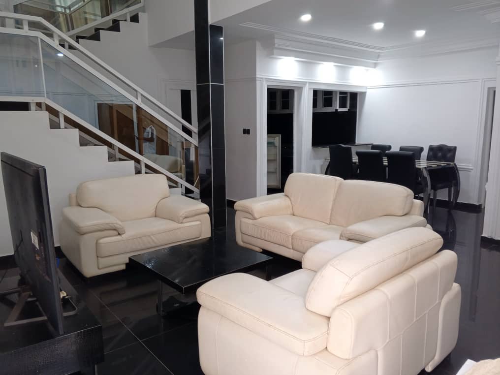 À LOUER – Villa duplex meublée 4 pièces à Tokoin Protestante | 800.000 FCFA/mois