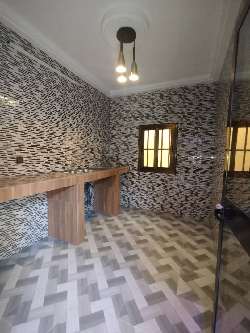 À LOUER : VILLA DUPLEX DE 9 PIÈCES À ADIDOGOMÉ – 700.000F/MOIS